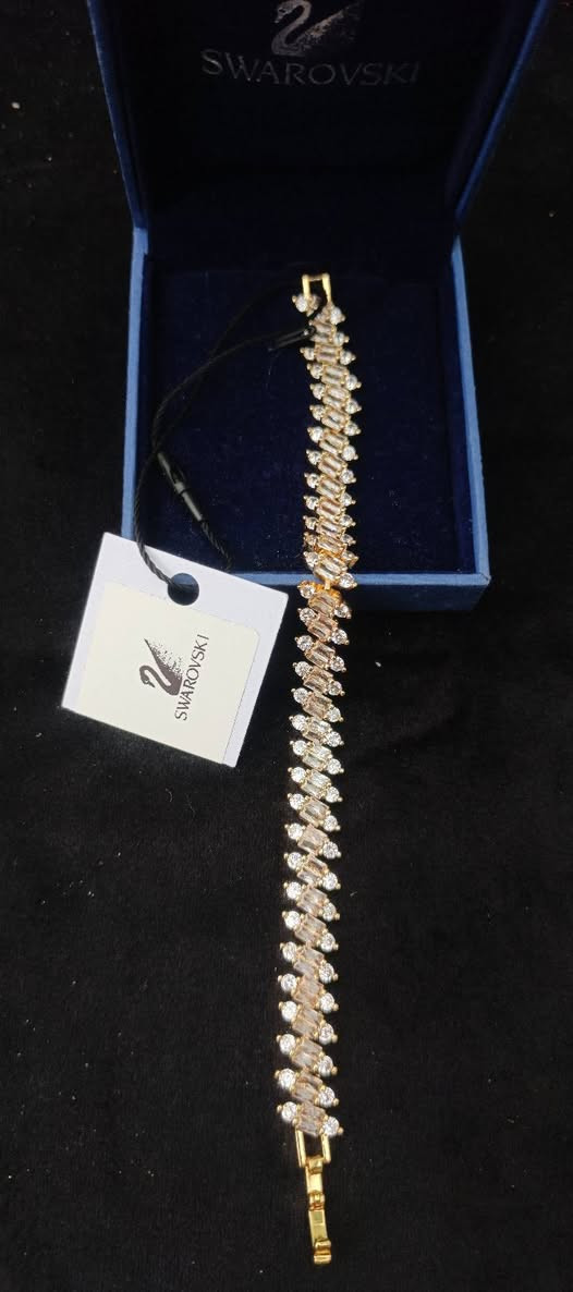 قطع موزنايت وسوارفسكي كل قطعه وسعرها كل قطعه وياها كارت باركود


**إذا كنت صاحب هذا الإعلان وتريد حذفه لأي سبب، رجاءا أرسل رسالة إلى الدعم الفني**