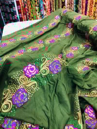 كشمير ايطالي • تطريز • توصيل