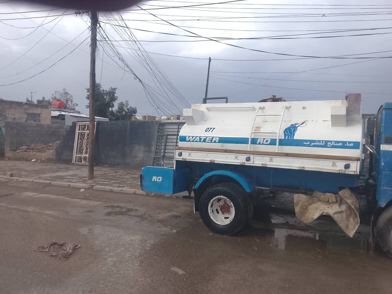 السلام عليكم عندي دنكر للبيع ابيعها كامل تريد بس التانكي سياره شغاله وكامله  ب 32 ورقة  أذا بس التانكي 18 ورقة العماره ميسان قرب مركز الوحده ابو حيدر ***********
