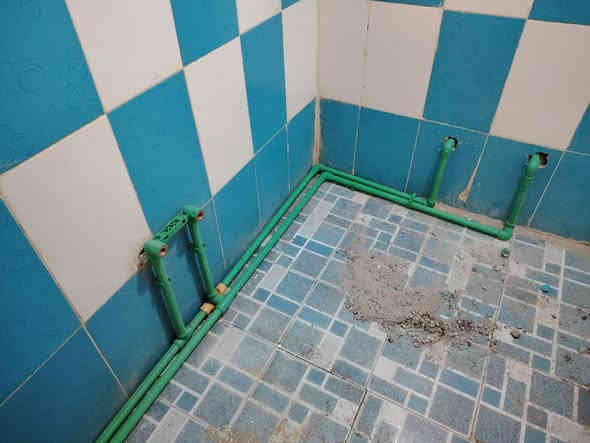 السلام عليكم

هاذا جزء من عملنه اليوم تبديل شبكه  قديمه حديد بوري بلاستك طلب ابو البيت ضاهري هاذي النتيجه 

شغل درجه اولى 
تئسيس ماء و مجاري عامه + منظومه غاز شغل حديث + صيانه 

الاتصال والتواصل *********** او مراسله  الصفحه
