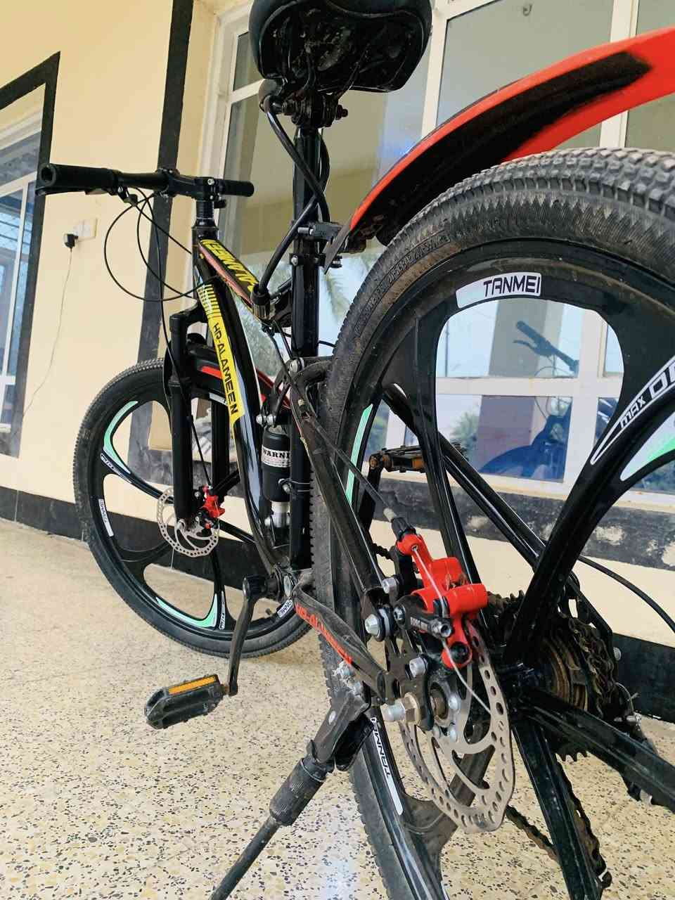 دراجه للبيع. بسعر مناسب نضافه 100
***********
