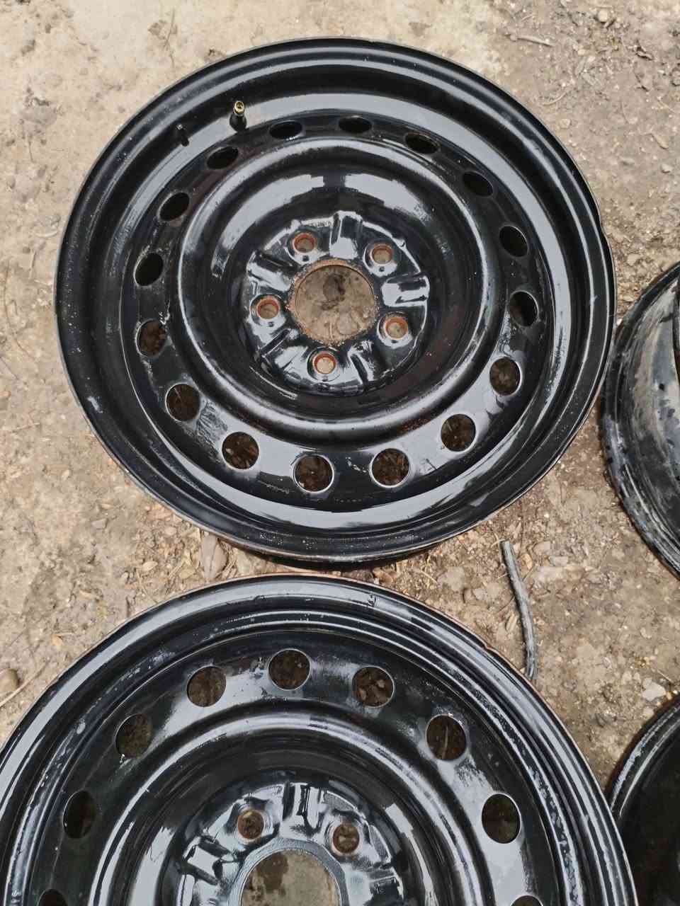 السلام عليكم ورحمة الله وبركاته
ويل النترا او سوناتا حجم ١٦ خمس ستدات بحاله جيده جدا مامصبوغات فقط مغسولات
السعر ٧٥ قفل
مكاني حله نادر الثانيه للاتصال ***********
