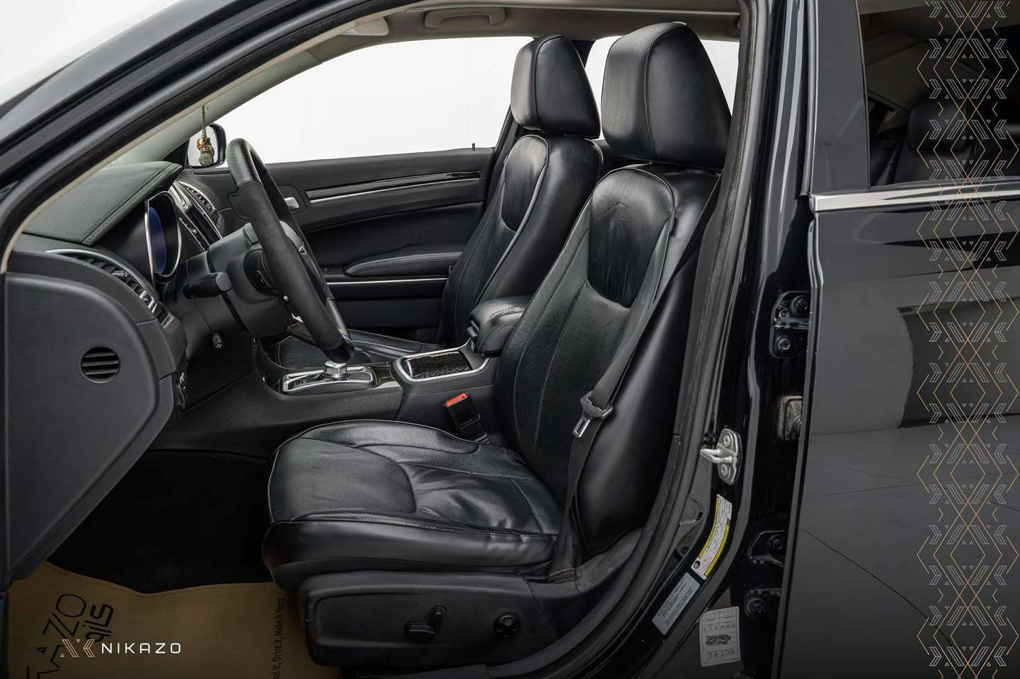 السلام عليكم.
كرايسلر C300 للبيع 2017.

رقم: دهوك بأسمي وسنوية جدية.

حادث: بدون حادث كلين تايتل

الممشىٰ: 236000 الف كيلو متر.

اللون: اسود كما موضح في الصور.

الويل: عليها مال كرايسر S300 اصلي شركة

الملاحظات: بيها PDR بجاملغ السايق على گد اصبع.

وجار شخوط ثنين حيل خفيفات لحد ربع الباب تقريباً والشخط ما جاي على الجاملغ هواية بس مشتغلهن شغل حيل حلو.

وبيها بنفس الجهة بالجاملغ الخلفي اربع اصابع صبغ.

البانوراما شوية بيها خسفات مال موديلها يعني ما مصلحة.

اي ملاحظة ثانية ما ذاكرها تجي تشوف بعيونك وتدلل لان ماخذها فحص و سونار وهذا اللي بيها بس لان سيارة كلين.

الرقم واتساب: ***********

الرقم واتساب: ***********

السعر: 243 ورقة وبي مجال حلو للشراي
