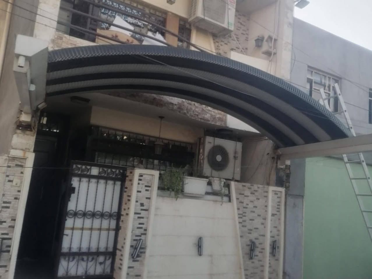 سلام عليكم.سقيفة للبيع الطول 2.5متر والعرض 5 الوزن الثقيل الاصلي سعره 400الف وبيه مجال بسيط اني مكلف بالنشر  للاستفسار والتواصل على وات ساب ***********
