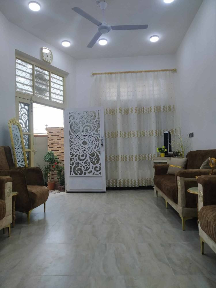 دار للبيع موقع مميز  الديوانيه  🌹الاسكان🌹 حي الزهراء🌹 قرب مكتب سيراميك سيد علي الزاملي🌹المجسر الجديد • الشارع الرئيسي الرابط بين الزيتون والزهراء على جهة اليسار بالبدايه قريب على المعهد 
مساحه 150متر واجهه 7,5 كونكريت مسلح ثلاث طوابق 
الطابق الاول. غرفة نوم نضام سويت ومنزع وصحيات صاله كبيره مطبخ مناور براني كراج سياره صحيات خارجيه مجهز بمنظومه تحت الارض لمعالجة الافات
الطابق الثاني. غرفتين نوم صاله كبيره صحيات 
الطابق الثالث. صاله كبيره تصلح غرفه + سطحين 
بناء جديد وحديث.   منظومه كامله تحت الارض كل جهات الدار للحمايه من الحشرات والديدان 
الاستفسار. الاتصال عل الرقم *********** 
او مراسله عل الواتساب
علما ان العقار مطلوب ٣٨ مليون للمصرف الرافدين تسديد كل شهر 290 الف
