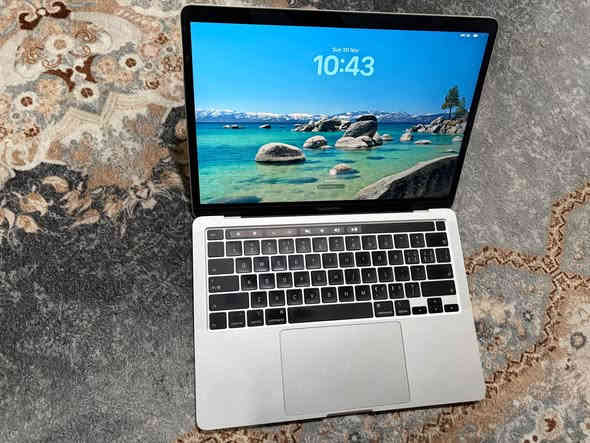 Only answer whatsapp
Macbook pro 2020 
Corei5
Latest os
Super clean !!
Only 519$
512ssd
16gb ram
Original charger
Whatsapp *********** رانية
