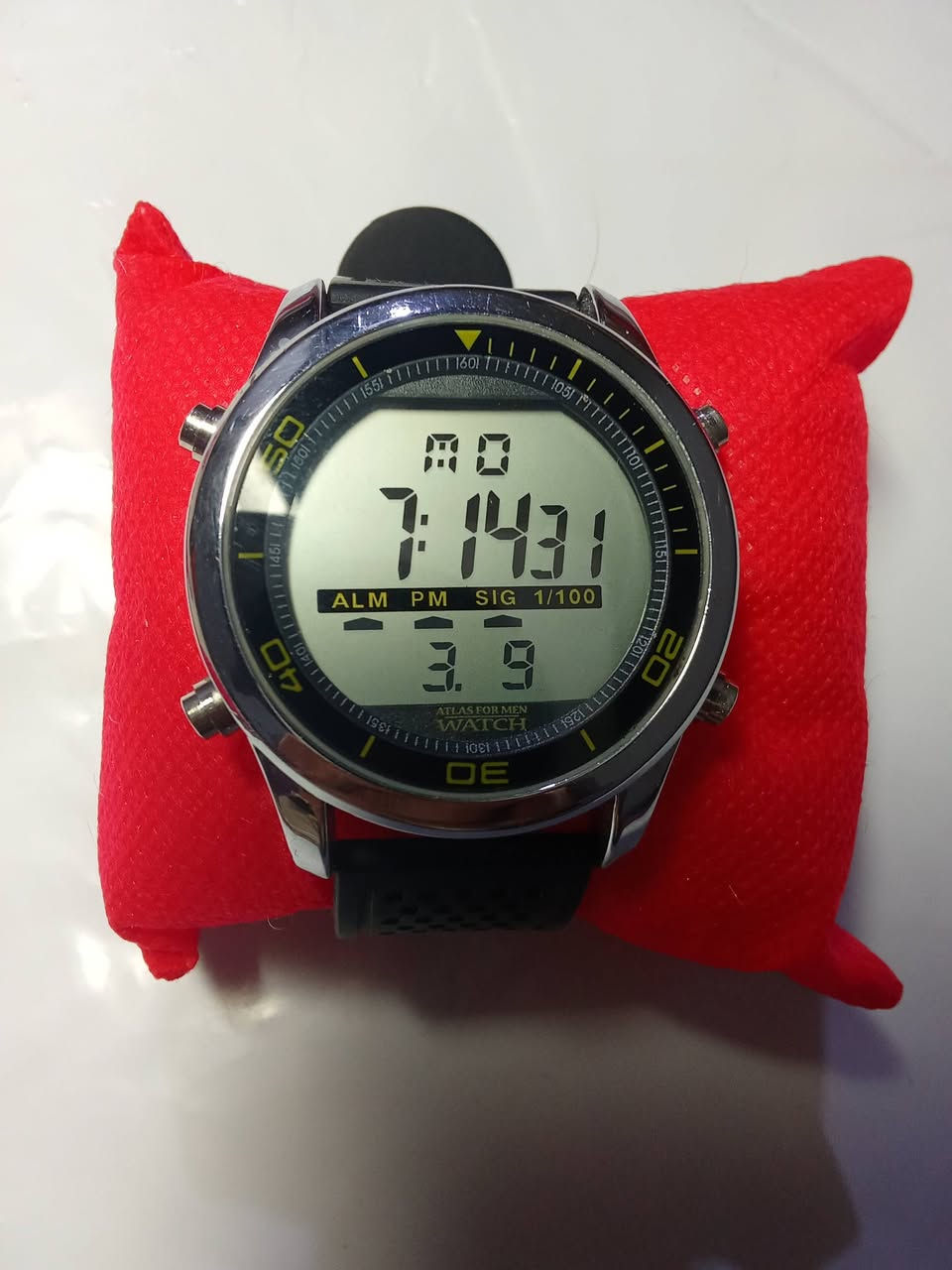 مجموعة ساعات للبيع//الاسعار في التعليقات///يوجد توصيل


**إذا كنت صاحب هذا الإعلان وتريد حذفه لأي سبب، رجاءا أرسل رسالة إلى الدعم الفني**