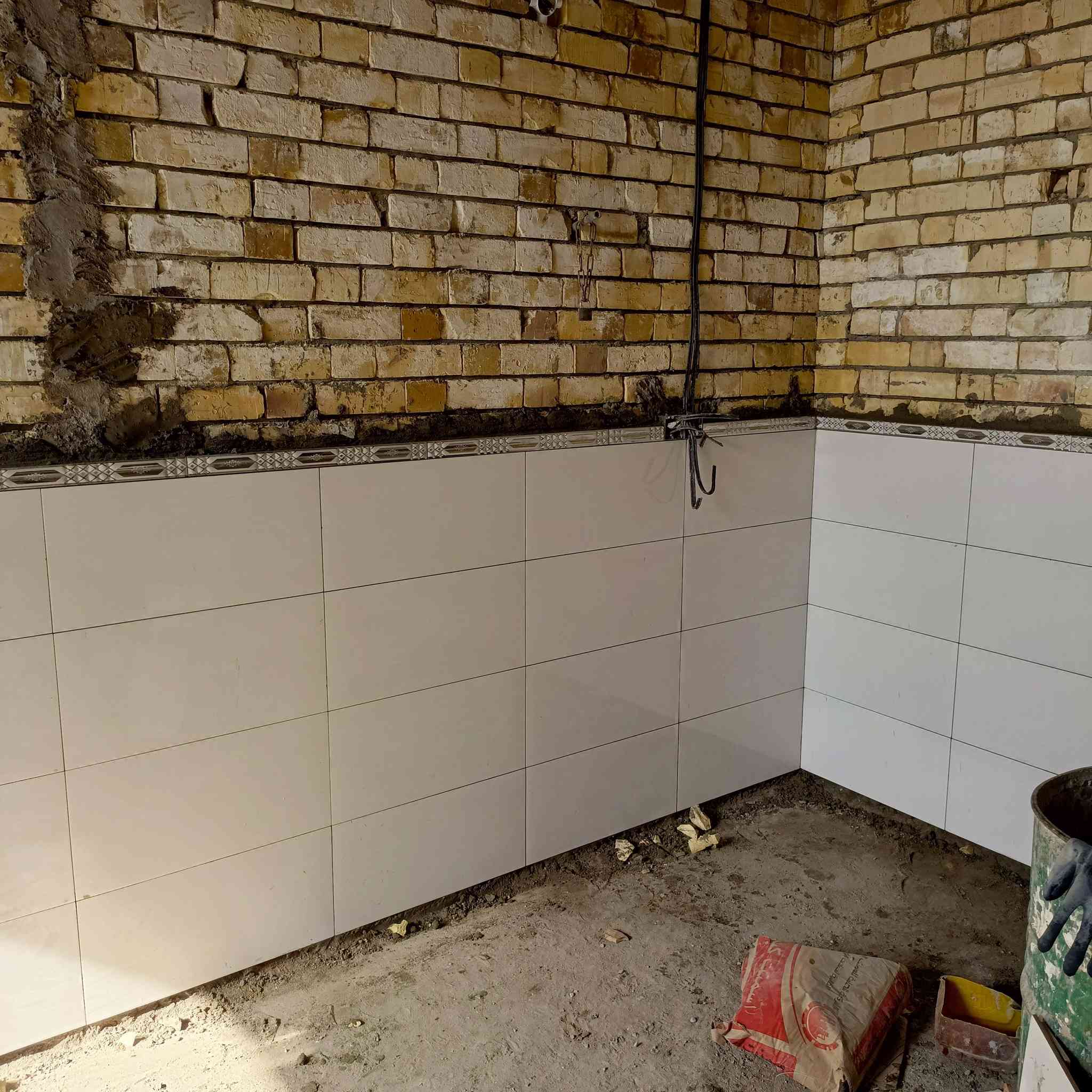 السلام عليكم خلفه سيراميك ارضيات وجدران ومقاولات بناء ترميم جزء من عملنه سكني غزاليه دعاوى الملكيه ***********
