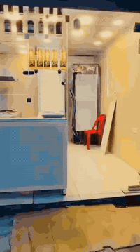 السلام عليكم عراض مطعم للبيع ماصار  شهرين من أخذتهن   طباخ ثلاثي گريل  ومقلايه فنگر  وفلافل وبراد جديد وجام خانه وأدوات كامله ميحتاج شي  رقم ***********
