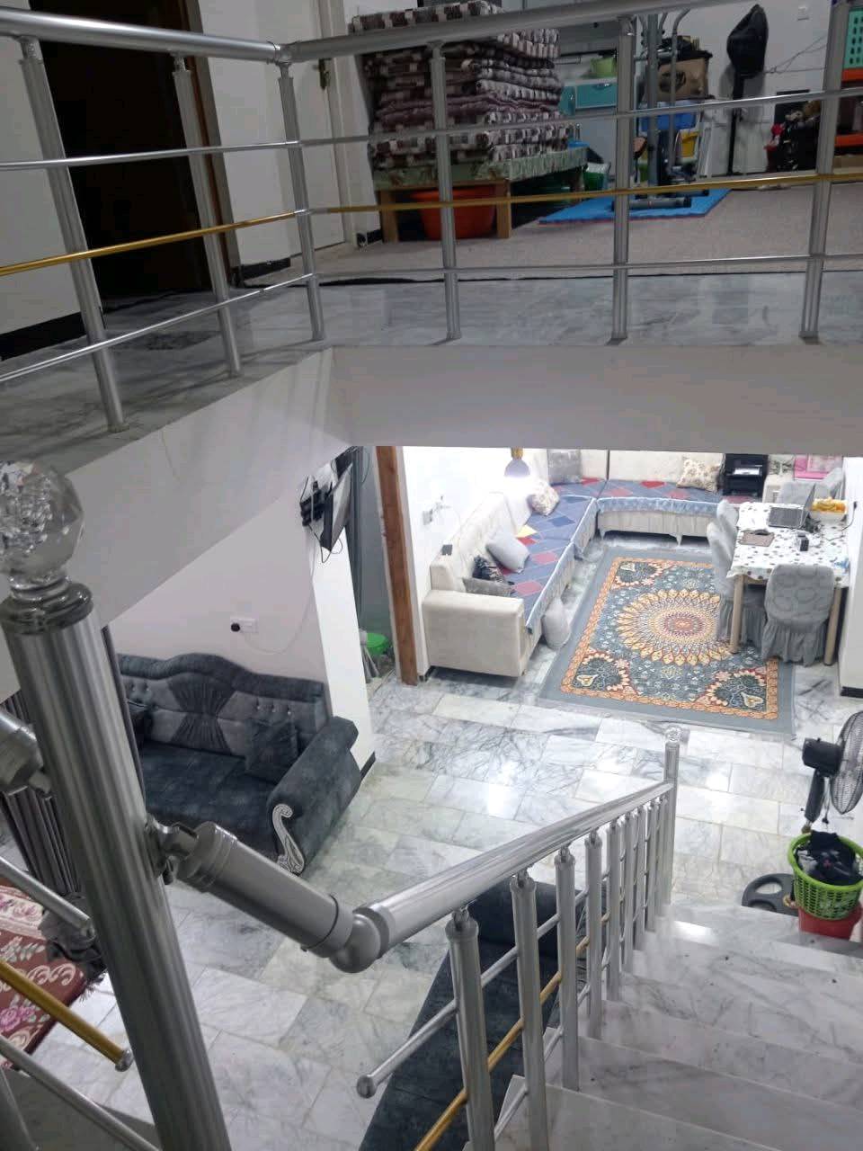 دار للبيع مع الأثاث في مجمع السلام السكني في كربلاء المقدسة قرب مستشفى التركي. ٢٠٠ متر طابقين ٣ غرف نوم و ٦ مجاميع صحية اجلكم الله 