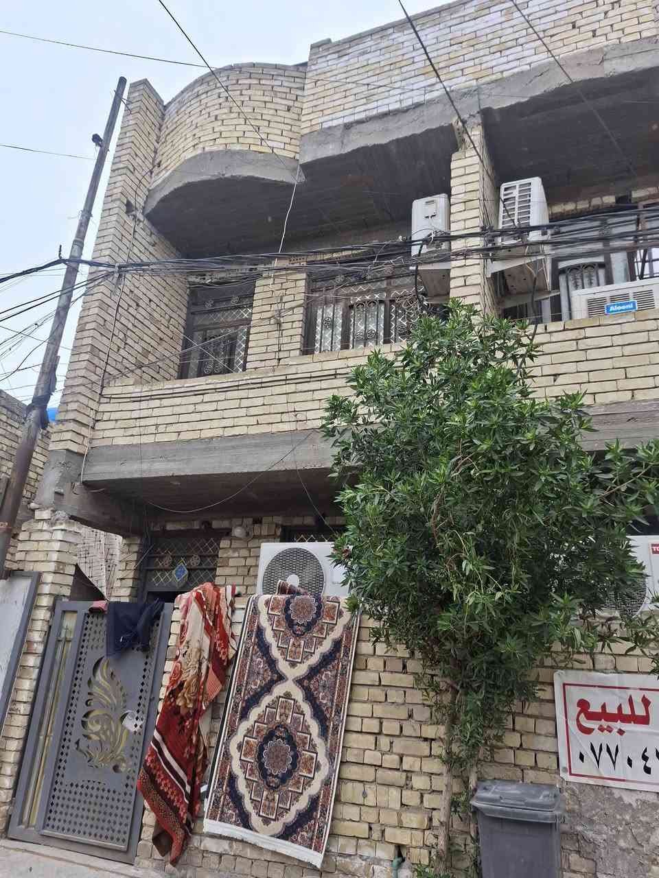 السلام عليكم
مشتملات ٢ 
٥٠ متر
زراعي قرب مدرسة ابناء العراق 
قاطين 
استقبال 
مطبخ مفتوح 
خدمات 
منور 
غرفتين نوم فوك
بيتونة 
السطح شتايكر 
البيتين نضيفات
الستفسار 
***********
