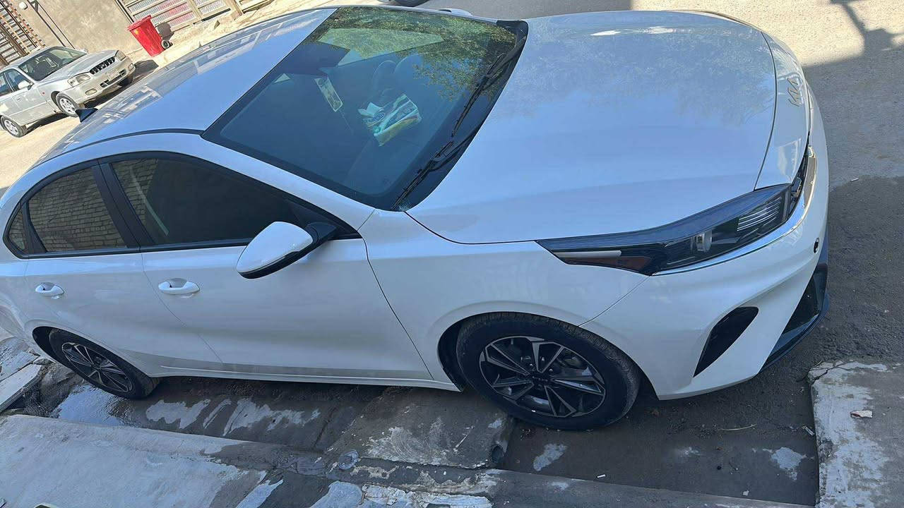 سلام عليكم
للبيع كيا فورتي 2024 بدون رقم 
مكانها بغداد 
***********
مكينه 2000 دوش 
مواصفات اعتياديه 
 
السياره جديده كلش وبدون ايرباك 
بدون دواخل بيها فقط بنيد 

ممتواجد عالنت شراي يتصل
