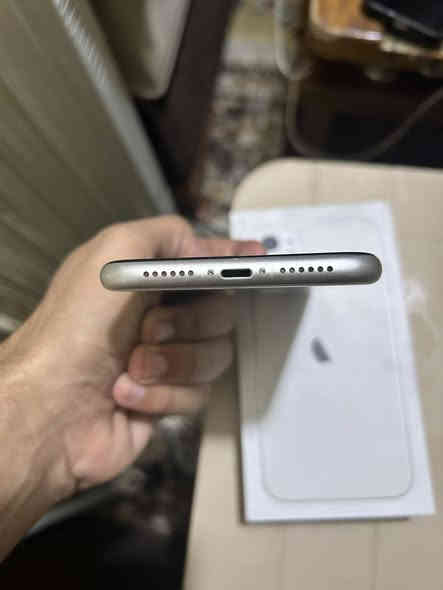 السلام عليكم ايفون 11 عادي ذاكرة 128 بطارية 77 الجهاز شرق اوسط ياباني مع الكارتونة استخدام شخصي مشتري جديد في وقتها الجهاز بلادي شغال كامل جداً نظيف شاصي وظهر بس بي ملاحظات شخوط بالشاشة وضربة بسيطة بحافة الشاشة موضحة بالصورة مكاني بغداد حي العامل هذا رقمي *********** السعر 235 ألف
