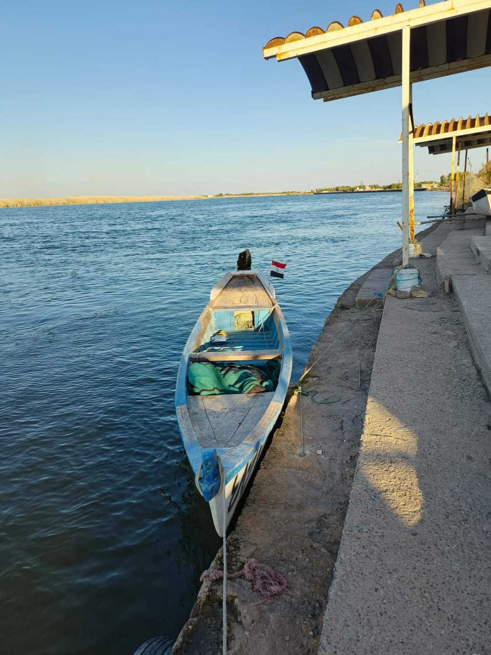 السلام وعليكم جنكوره للبيع وشار وارد الطول 15 ضراع العرض متر و 5 مكاني البصره السيبه سيحان رقمي ***********  السعر 800 وبيه مجال
