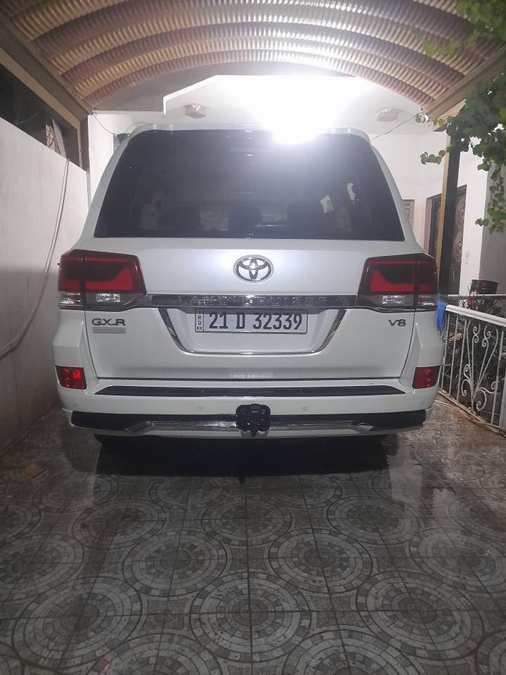 تويوتا لاندكروز 2017 خليحي GXR 
فول 1/1 السيارة  
محرك V8 حجم 4600 كفاله
كشنات اماميه كهرباء
ايرباك عدد 8
حساسات امامي خلفي
كشنات كهرباء عدد 2
بصمه وتشغيل عن بعد بلادي 
سلايت دبل ماوس مثبت سرعة
لايت اسود زنون وبخاخ لايت 
علامه لاندكروز ليزريه ب4 ابواب 
شاشه  بلادي + شاشات خلفيه
كامرات 4 360 درجه 
السياره جديده  بمعنى الكلمه بدون حادث بدون بارد 
مكفوله كفاله عامه 
ماشيه 124 كم 
رقم سليمانيه ب اسمي 
السع510  
مكاني بغداد ابو غريب 
 بي واتس 
***********
السياره نضيفه كلش مال جناي 
السياره احله من الصور ونشر الصور
معا السونار وبالخدمه اني شكرن بغداد, العراق
