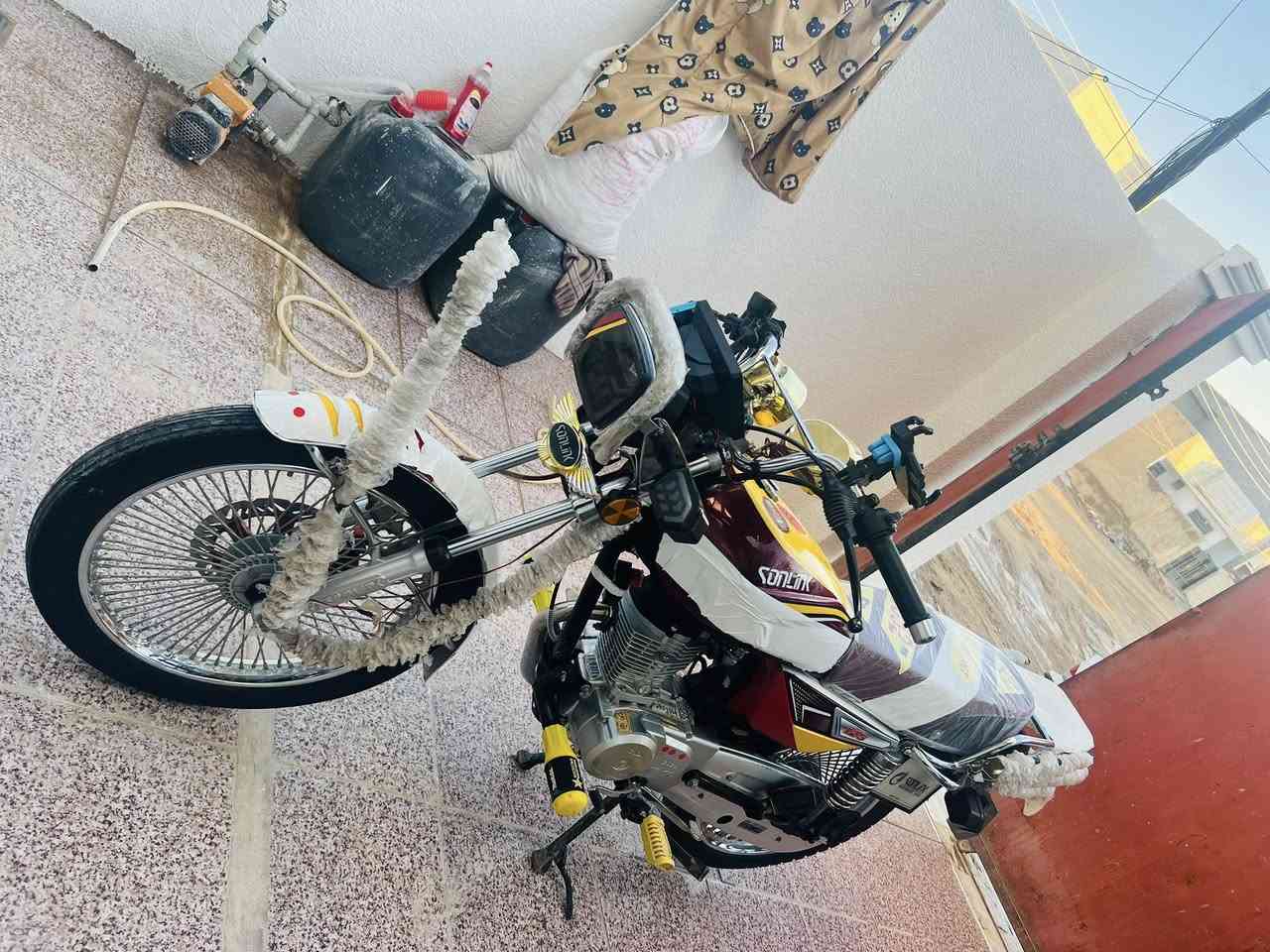 السلام عليكم تايكر 2025 الشاشاه طافيه محرك شرط  دراجه حلوه ما ناقصه شي السعر ٧٣٠ وبيه مجال قليل حك الجيه مكاني تكريت  .. خابرني عل رقم وتدلل …***********
