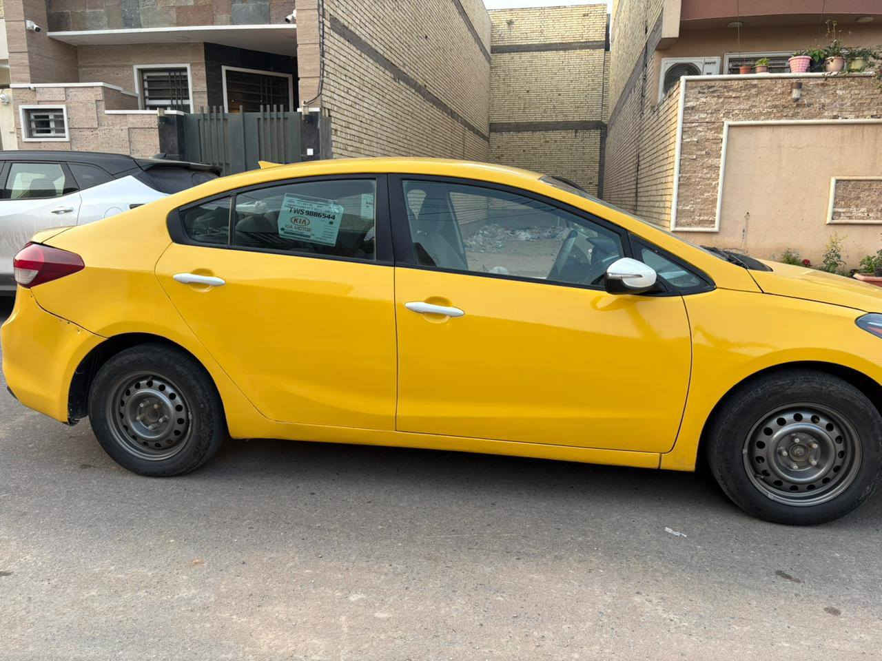 السلام عليكم kia فورتي موديل 19 أصل مكفولة من الكص والعيب الشرعي مكينه 2000دوش بانزين أصل وبيها منظومة غاز بيها أرقام و سنوية شمالي كير مكينه مكفول كشر حلو دواخل نضيفة شاشه كاربلي بيها نقطة، سودة ما اماثرة أبد ريمونت تحكمات ستيراً جاهزة من كل شي على حباية ونص حتى دهن مبدل حديدية لوك وخير من اللة مكاني بصرة ***********٣
سعرها ٦٣ ورقة بيع فقط فقط بدون مراوس
