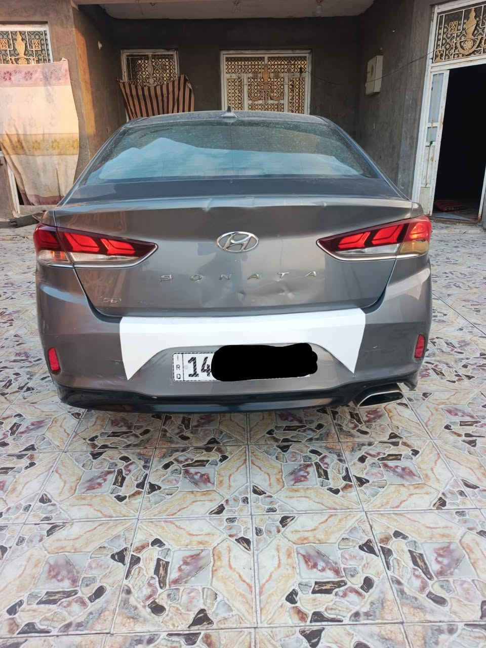 هونداي سوناتا موديل 2019 رقم بصره دولي حره تحويل ثاني يوم سنويه مجدده 28 مشروع وطني وارد امريكي ضربته بنيد وجاملغ فقط بدون ضربه داخليه بيه رشات صبغ قليل مكينه 2400 مكينه وكير وتبريد وحداديه وتخم تايرات كله مكفول سياره جاهزه مال جناي بمعنه الكلمه ماشيه 90  مواصفات تحكم ستيرن شاره بل مرايه شاشه كبيره كامره دسك خلفي وأمامي ويل كب مكان سياره ناصريه سعر 117 بيه مجال قليل رقم الهاتف *********** أنه مكلف بل نشر خابر راعيه بيك خير وتدلل
