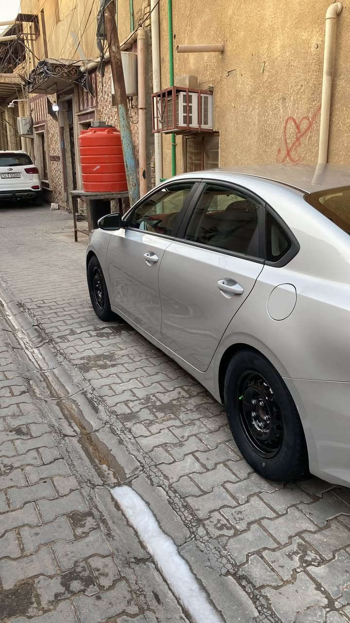 السلام عليكم سياره kia فورتي موديل 19 بنيد وجاملغ ايمن والبنيد مجورد مصلحات نفسهن وبارد بالديار مال الجهة اليسرى مكينه 2000 دوش رقم اربيل سنويه 27 مكاني البصره سعر 107 وبيها مجال للشراي الرقم***********
