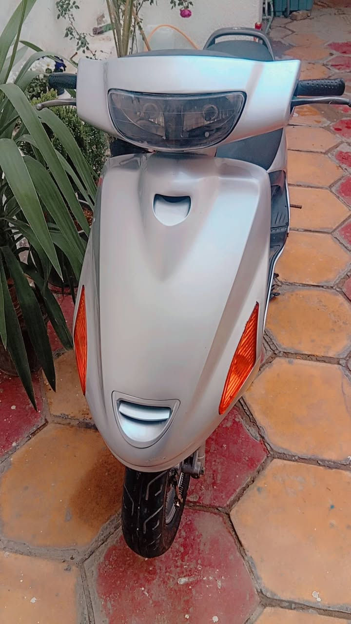 دراجة فراشة للبيع شغال سلف وهندر  شلعة ومعدل فول عداد الكتروني كهربائيات شغالة بك لايت اشاير قفل جنطه قفل ستيرن كله شغال مكينة بلادية السعر( 500) مكان نجف شارع المدينة اتصل ***********
