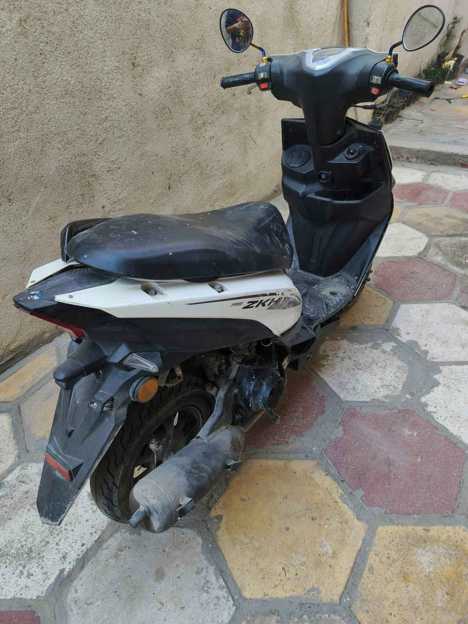 السلام عليكم دراجة ماكس عدله بصمه للبيع،السعر قيم بما يرضي الله،او مراوس بدراجه ثانية، الدراجة جانت تشتغل وهسه طافيه ماعرف شنو عطلها ابيعها على طفيتها جبتها تمشي مابيها شي طفيت ثاني يوم ماتشتغل، مكاني كربلاء حي الغدير شارع البلامه، ***********
