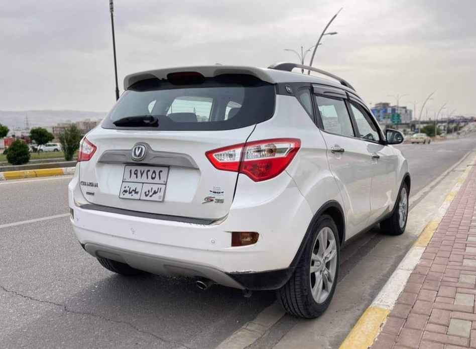 شانجان 2014  cs35 مەکینە 16بلوکۆر  بەنزین زۆرکەم ئەخوات سەنەوی بەسەر چوە  بئ بۆیاخ  گئڕو مەکینە بئ عە یبە سڵاید ودەبڵ گێڕ  ئاوێنە حاسە و ئیشارەت و کارەبای دوای حاسە یە  *********** Singapore
