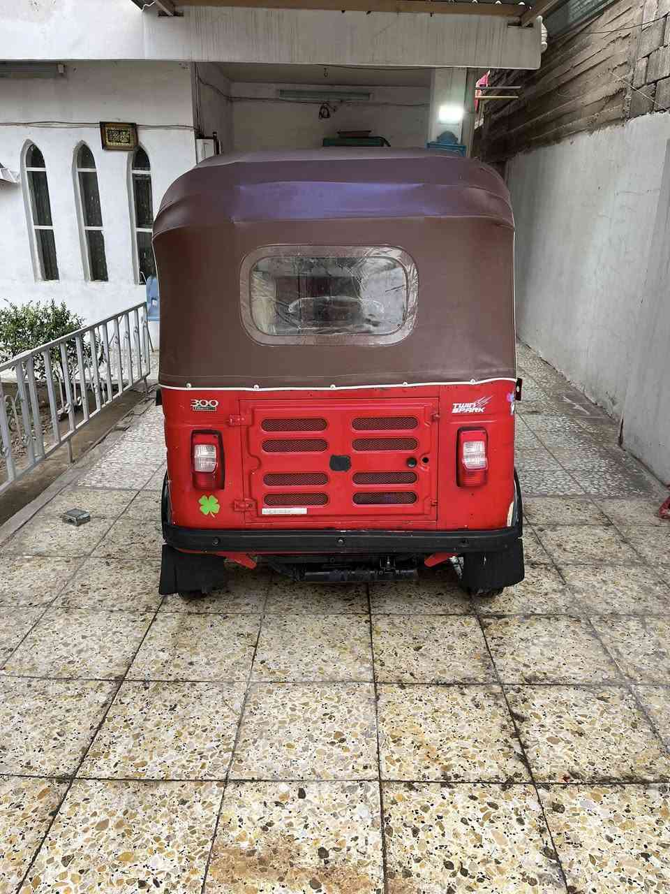 السلام عليكم تكتك 2018شهر ال5رقم و سنويه تحويل ثاني يوم مكينه مال 20تخم تاير جديد جاملغات سود جماليه التكتك كامله كلشي ما ناقصه تشغل و تطلع السعر 5و200وبيه مجال مكاني زعفرانيه رقمي***********
