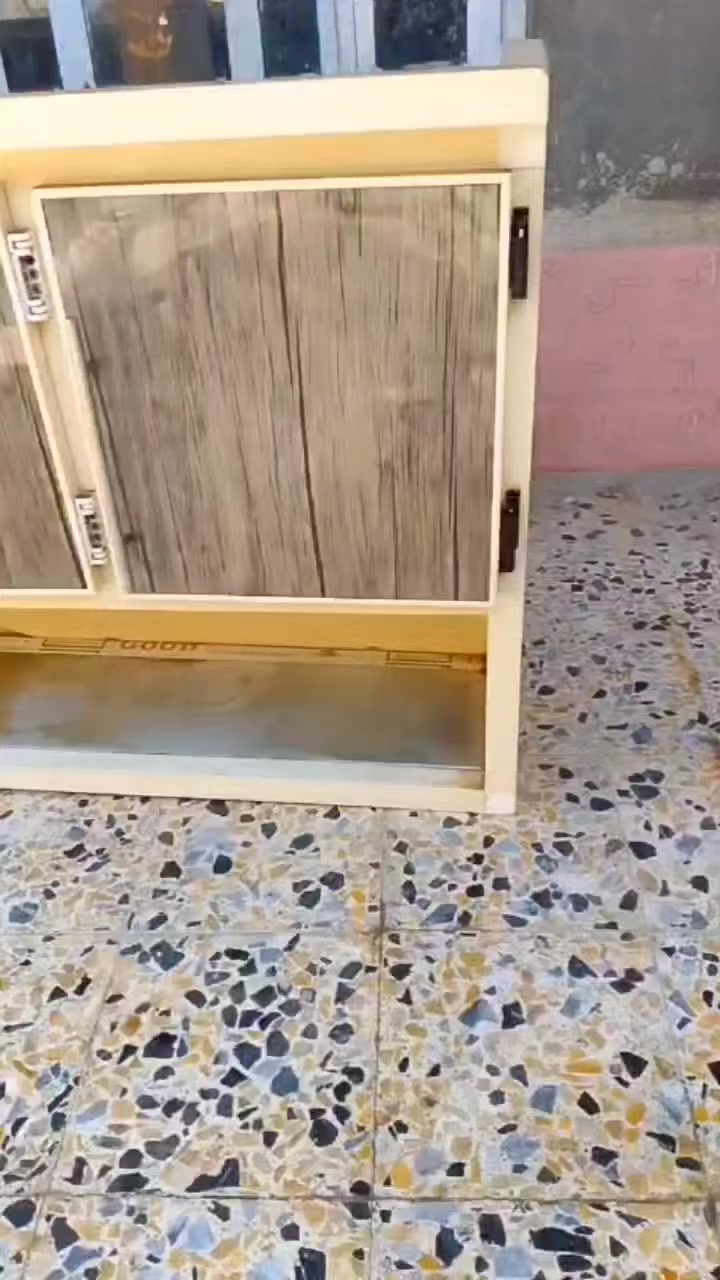 للبيع طباخ،، ثلاجه،، ميز مكتب،،تعليك2متر،،بيت ثلاجه،، تصال👈***********
