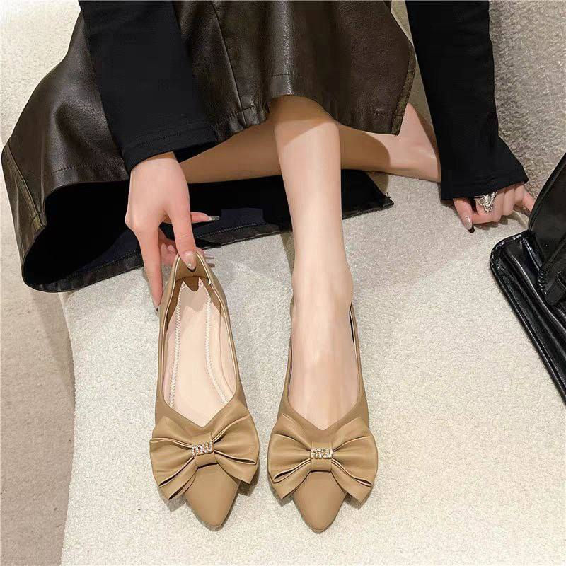 #جديد_علي_باريس✔️
فلات نسائي كوالتي عالي  ..اناقة...شي راقي...
#السعر_10_الاف_فقط
#قياسات_كاملة_٣٧_٤١
#العنوان_السوق_الكبير_مقابل_ازياء_الحاج_ممي_مقابل_ابودعاء_للفرفوري


**إذا كنت صاحب هذا الإعلان وتريد حذفه لأي سبب، رجاءا أرسل رسالة إلى الدعم الفني**