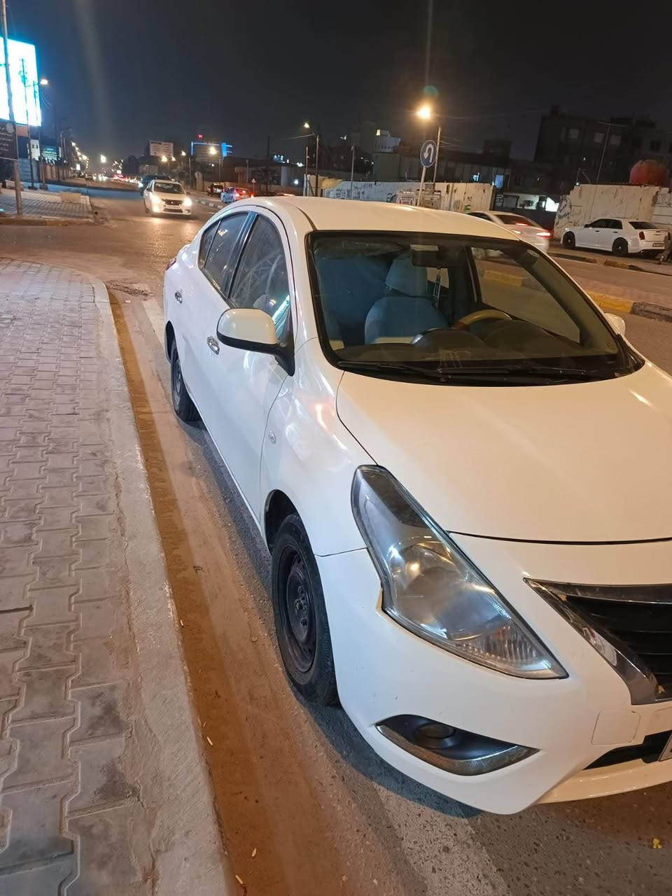 نيسان سني 2017  اربيل سنويه منتهيه 
ماشيه ١٣٠ 
سعر 85
*********** البصرة, العراق
