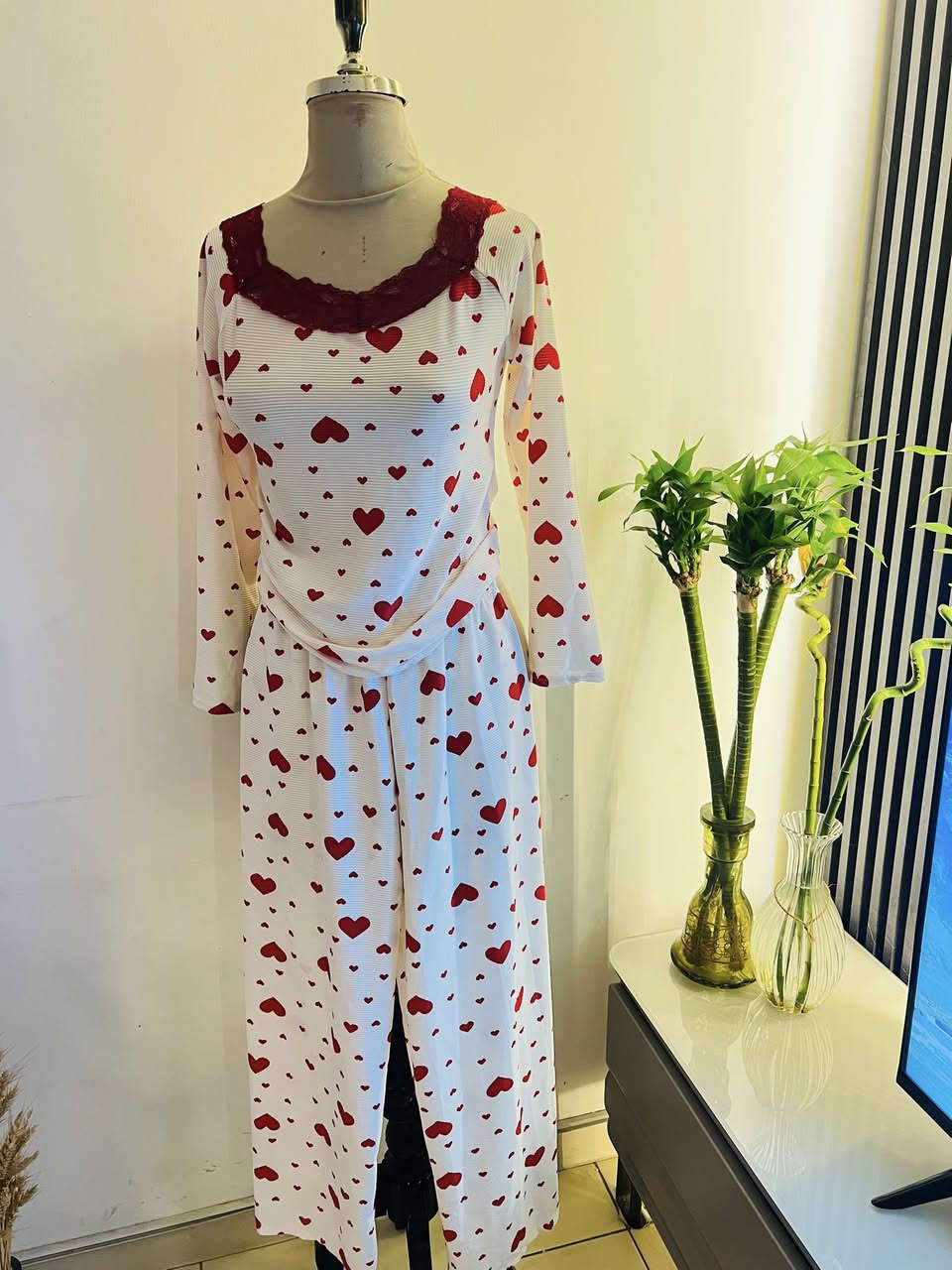 تراك خامه فانيله زبده مشطب♥️🎀
خامته بارده تجنن 
متوفر هذا اللون فقط 
قياس فري سايز يلبس من وزن 50 الى وزن 85 

للحجز مراسلة الصفحه 
رقم الهاتف 773 725 3344‬📞


**إذا كنت صاحب هذا الإعلان وتريد حذفه لأي سبب، رجاءا أرسل رسالة إلى الدعم الفني**