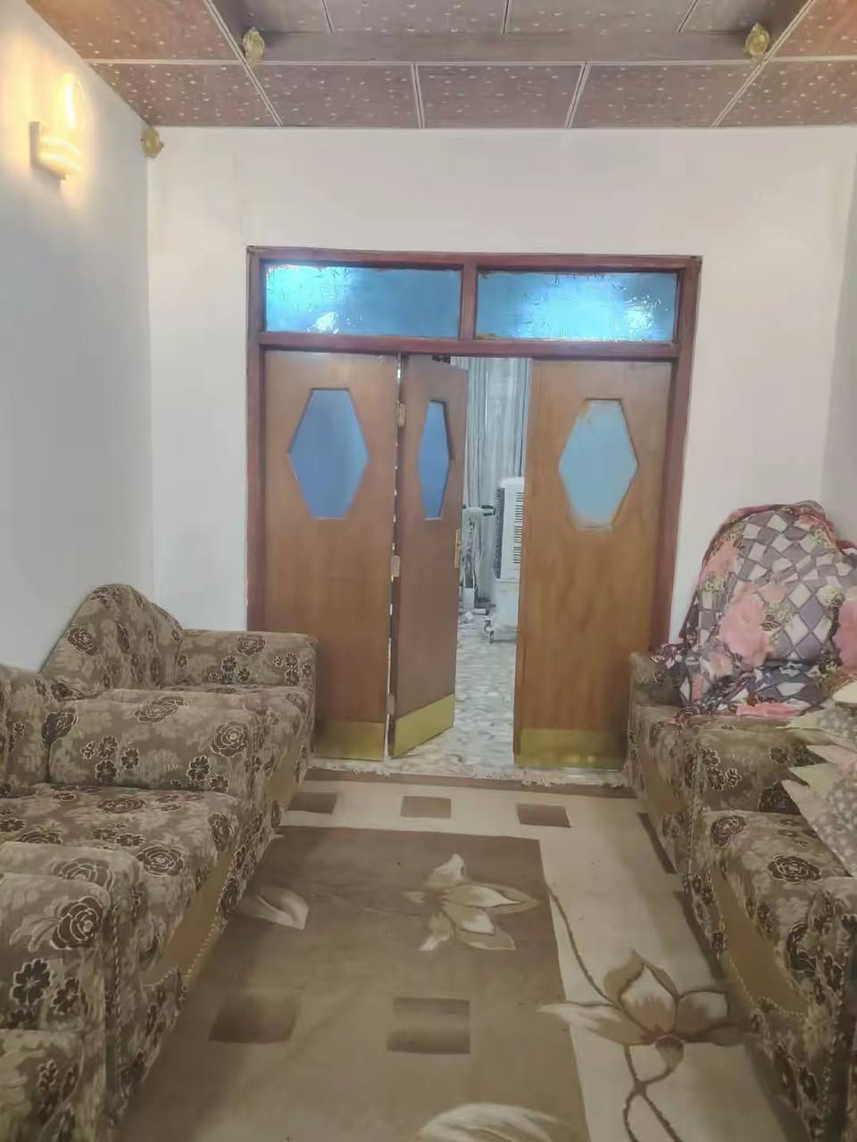 بيت بحي الرحمه 
130 متر ركن على شارعين
خلف مطعم ثابت بلضبط 
سعره 40 وبي مجال


**إذا كنت صاحب هذا الإعلان وتريد حذفه لأي سبب، رجاءا أرسل رسالة إلى الدعم الفني**