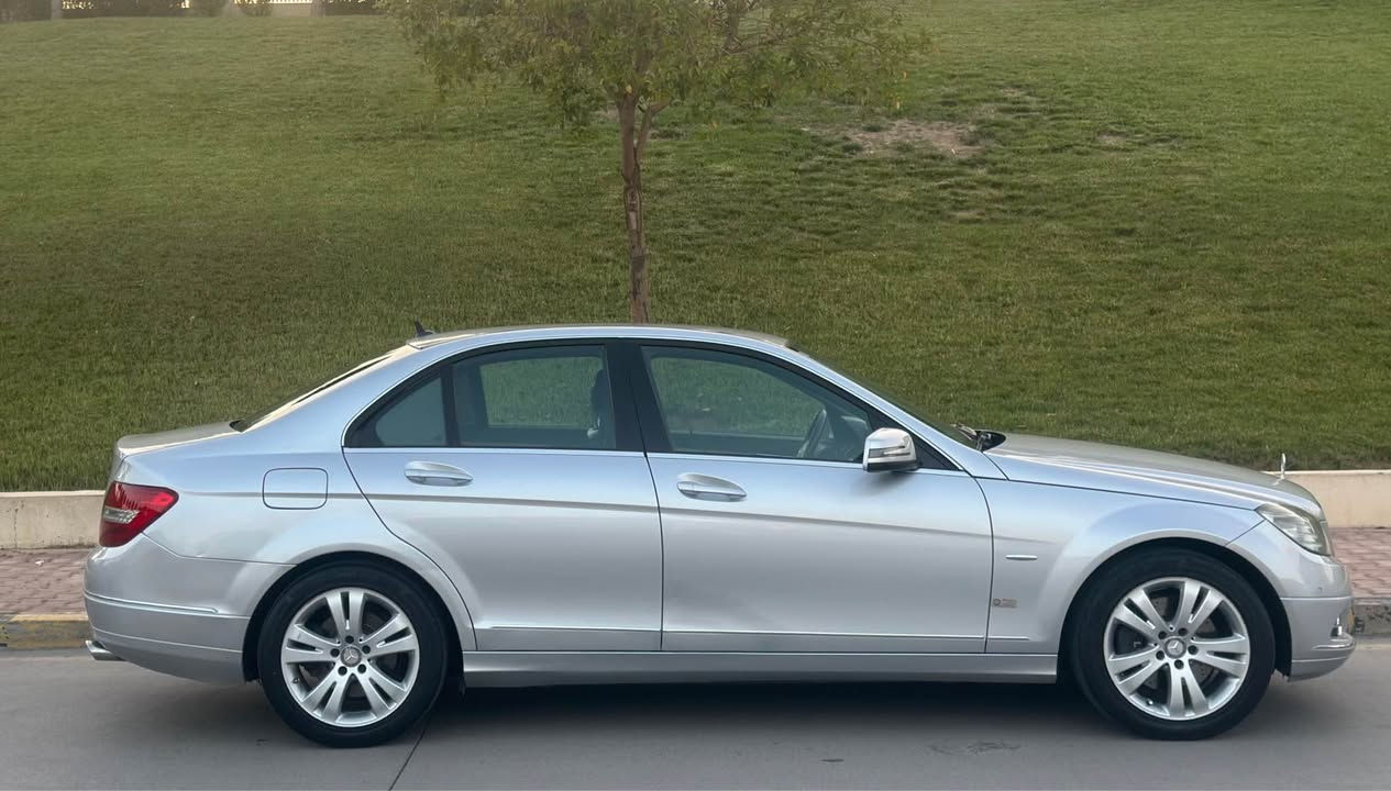 Mercedes benz C300  V6
موديل ٢٠١٠ 
محرك ٦ سلندر ممفتوح بشرط
مكان سيارة سليمانية 
**********************
سعر مطلوب ١١٩ ورقة مجال

للبيع فقط   
**************
سيارة بی جاملغ خلفي  صبغ
بدون ضربة 
و شبر جوه  بالباب سكن امامي 

مواصفات سيارة
****************
كشنات جلد
كشنات كهرياء 
مرايا شفط
شاشة متحرك
ستيرن تحكم 
و بعد مواصفات معروفة
***************
رقم فحص و هزة جديدة
گیر و محرك و تبريد و حدادية بشرط
 مسيرفسة كاملة و تخم تاير جديد

مكان سيارة سليمانية 

*********** السليمانية, العراق
