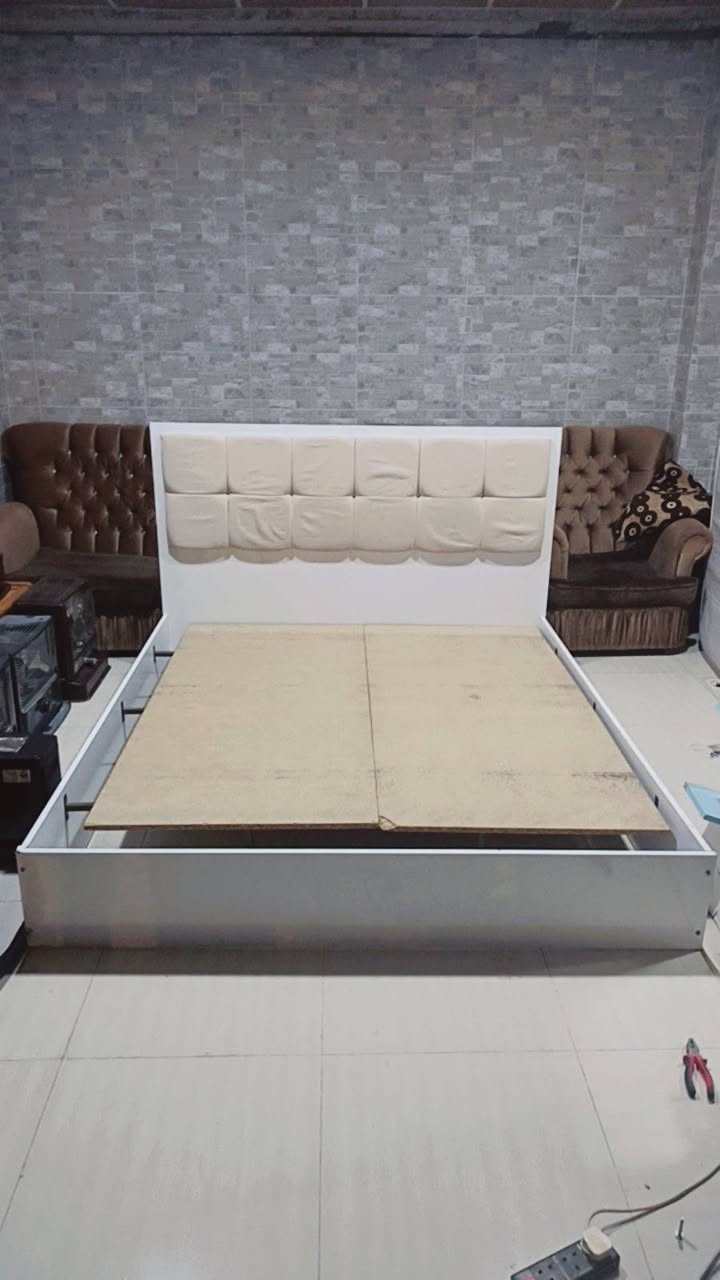 سیسه م دوو نه فه ری پاک و جوان بیعه یب تۆکمه بۆفرۆشتن 
قیاس:٢م به ١٨٠
نرخ:٥٥هه زار
شوێن:سلێمانی
تیل:*********** السليمانية, العراق
