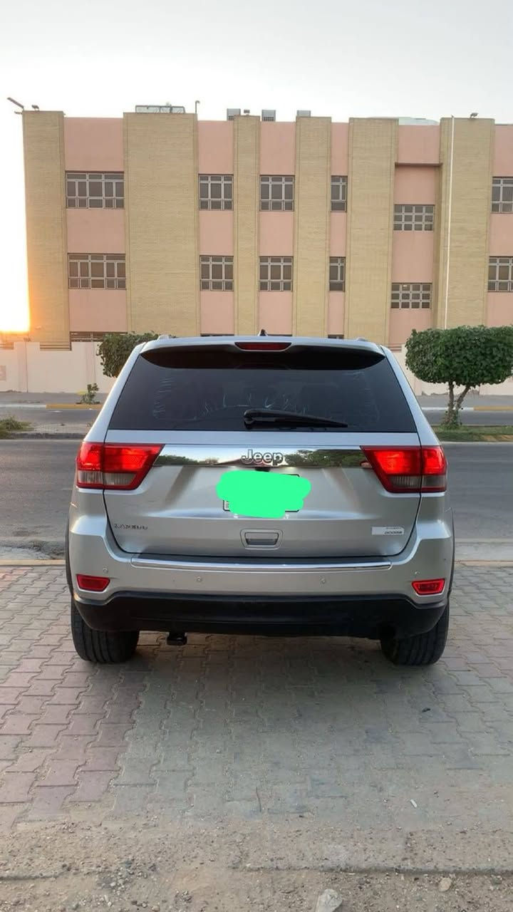 السلام عليكم جيب13 خليجي فول مواصفات لايت زنون السياره جديده بيهه جاملغ امامي صبغ فقط وشبر تكحيل بلباب الوره 6 سلندر السعر 182 وبيهه مجال بسيط العنوان كربلاء***********
