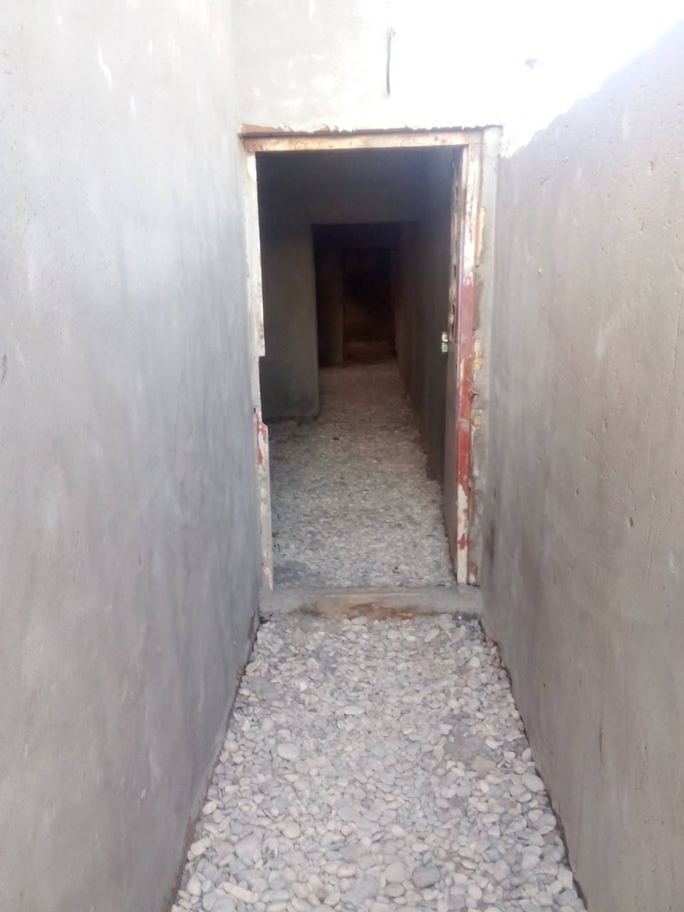 مشتمل للبيع في حي الحكيم شارع كاضم عطوف قرب حسينية ابو مهدي بناء حديث يتكون من غرفة نوم واستقبال وهول ومطبخ ومنور وصحيات السقف سندويج الارضيه صب مناسب جداً الشراي يتفضل خاص اويتصل على الرقم التالي ***********
