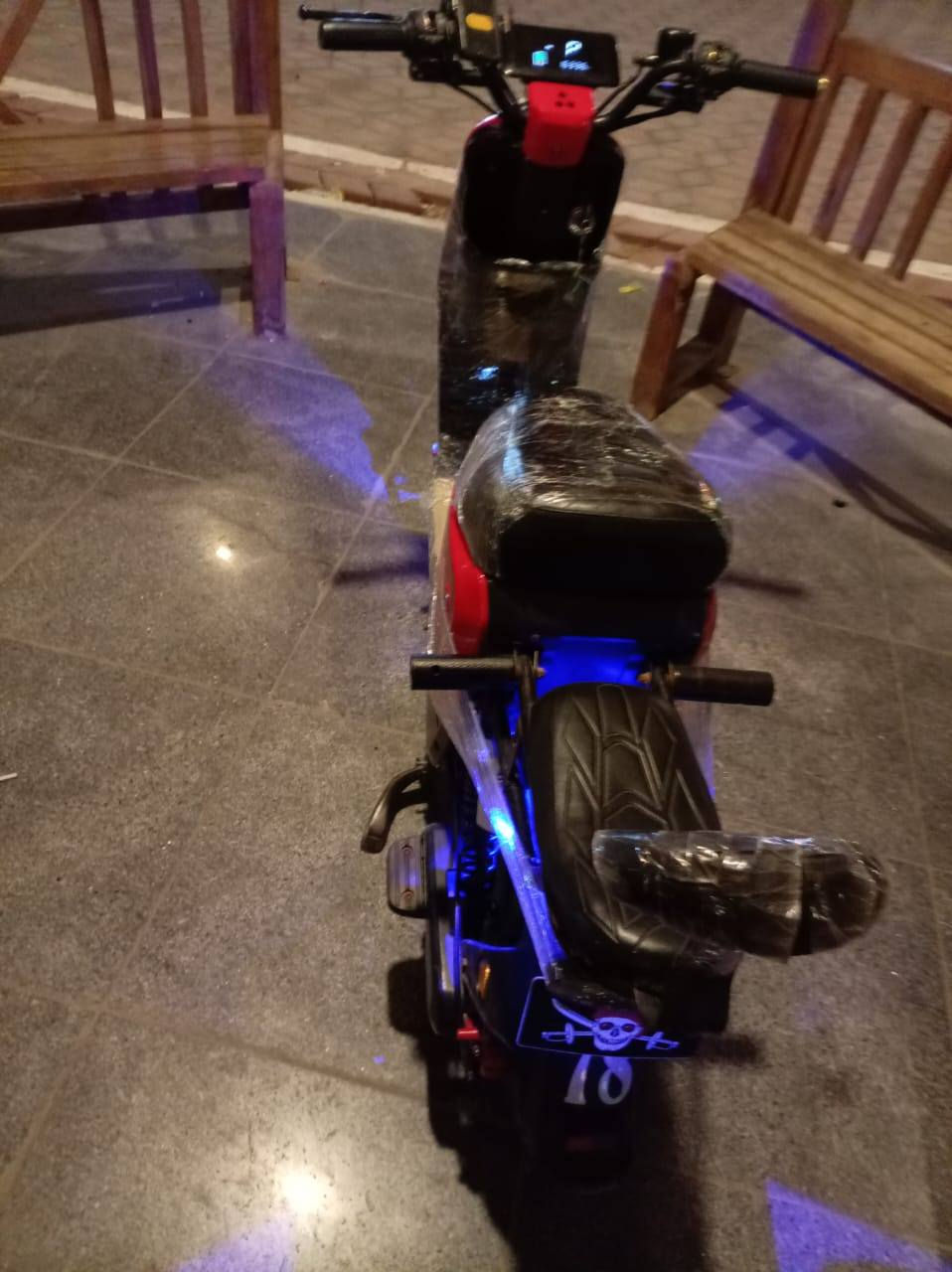 دراجه R9 سعر 450
فول مواصفات بطاريات جدد كهربائيات فول 

دراجه ماصار شهر او اكثر من أخذته 

16امبير

دراجه ماناقصها شي الاستفسار واتس اب (***********)
