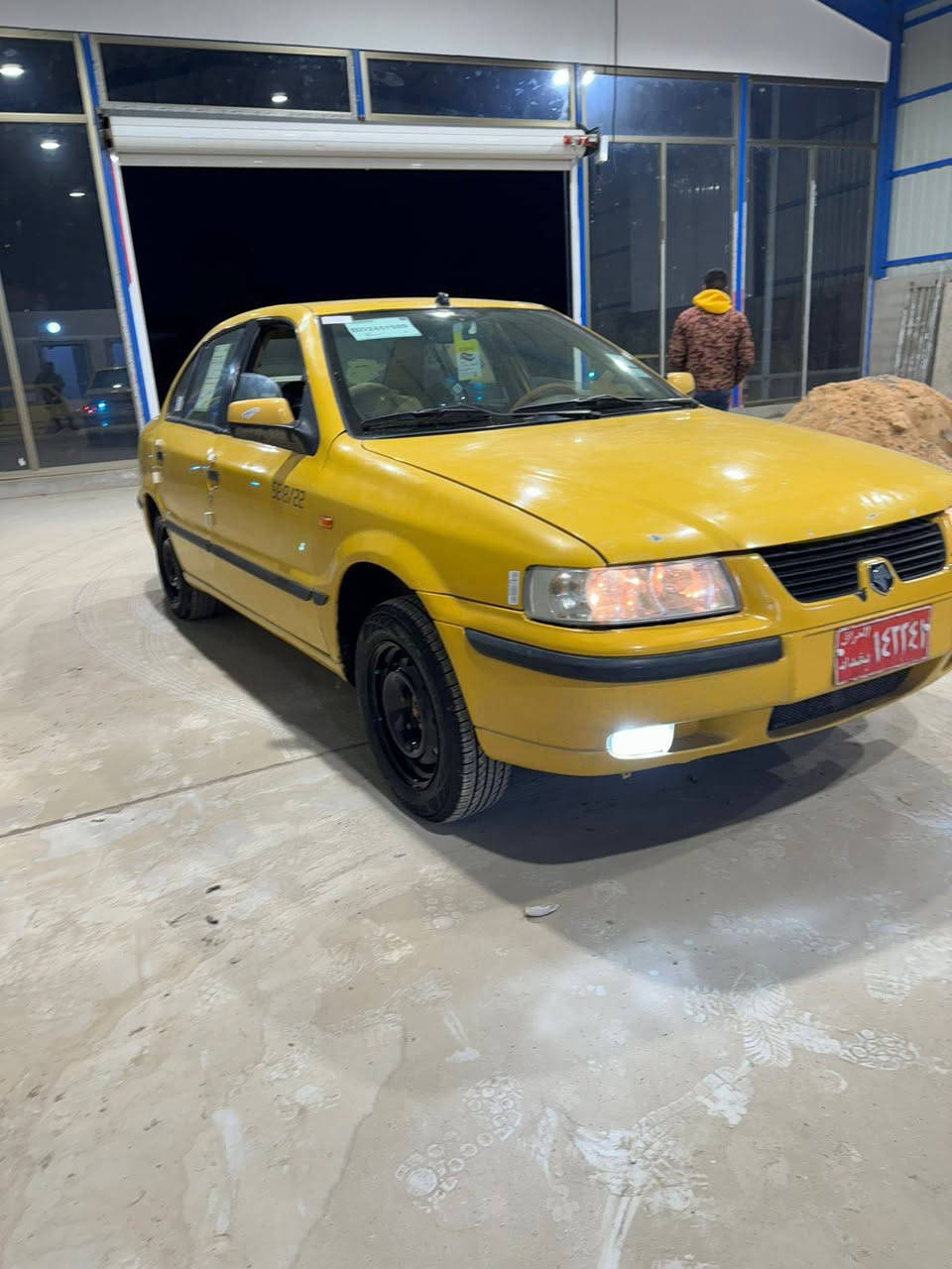 السلام عليكم سمند 2011 مكينه كير حداديه مكفوله سياره جديده رقم صدامي مصفره هيه  وغرامات سياره احله من الصور السعر 32بيها مجال بسيط ***********
