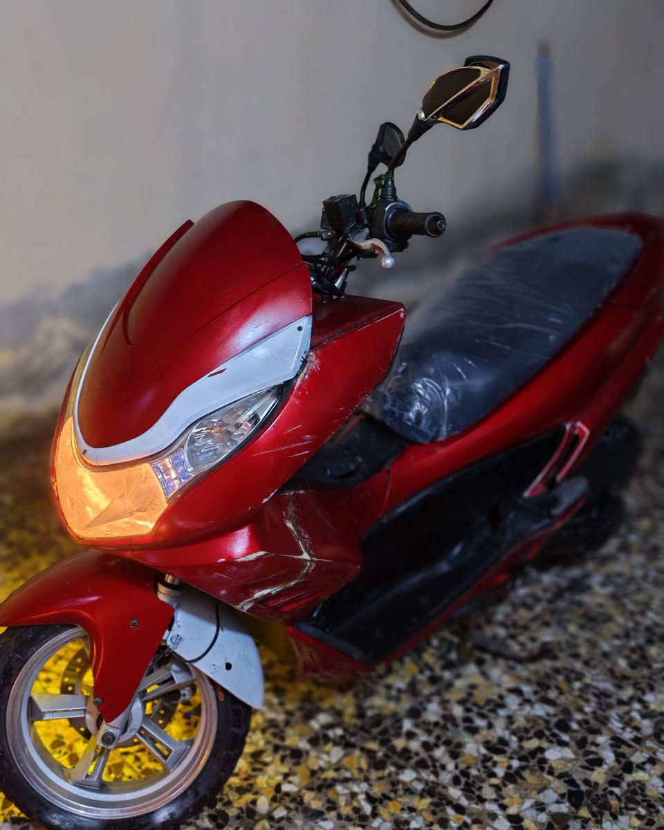 السلام عليكم اخواني دراجه PCX جيل اول كهربائيات شغاله بس الاشاير وكفن نكره سلف الكابريتر يرادله تنضيف السعر 550 العنوان مدينة الصدر الرقم: ***********
