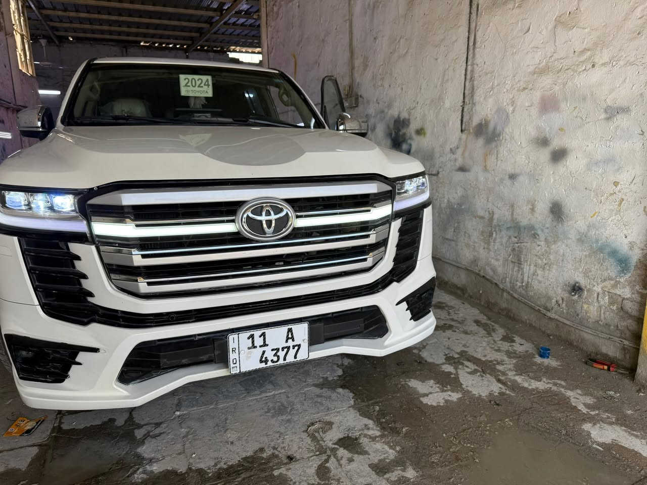 السلام عليكم لاندكروز مديل 9 محدث 24 داخل وخارج رقم بغداد مصبوغه عام  مكان السياره السماوه رقم محرك 6 سلندر
***********
