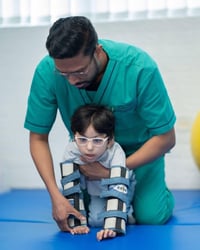 مركز الرحمة • علاج طبيعي • تأهيل بعد جلطات