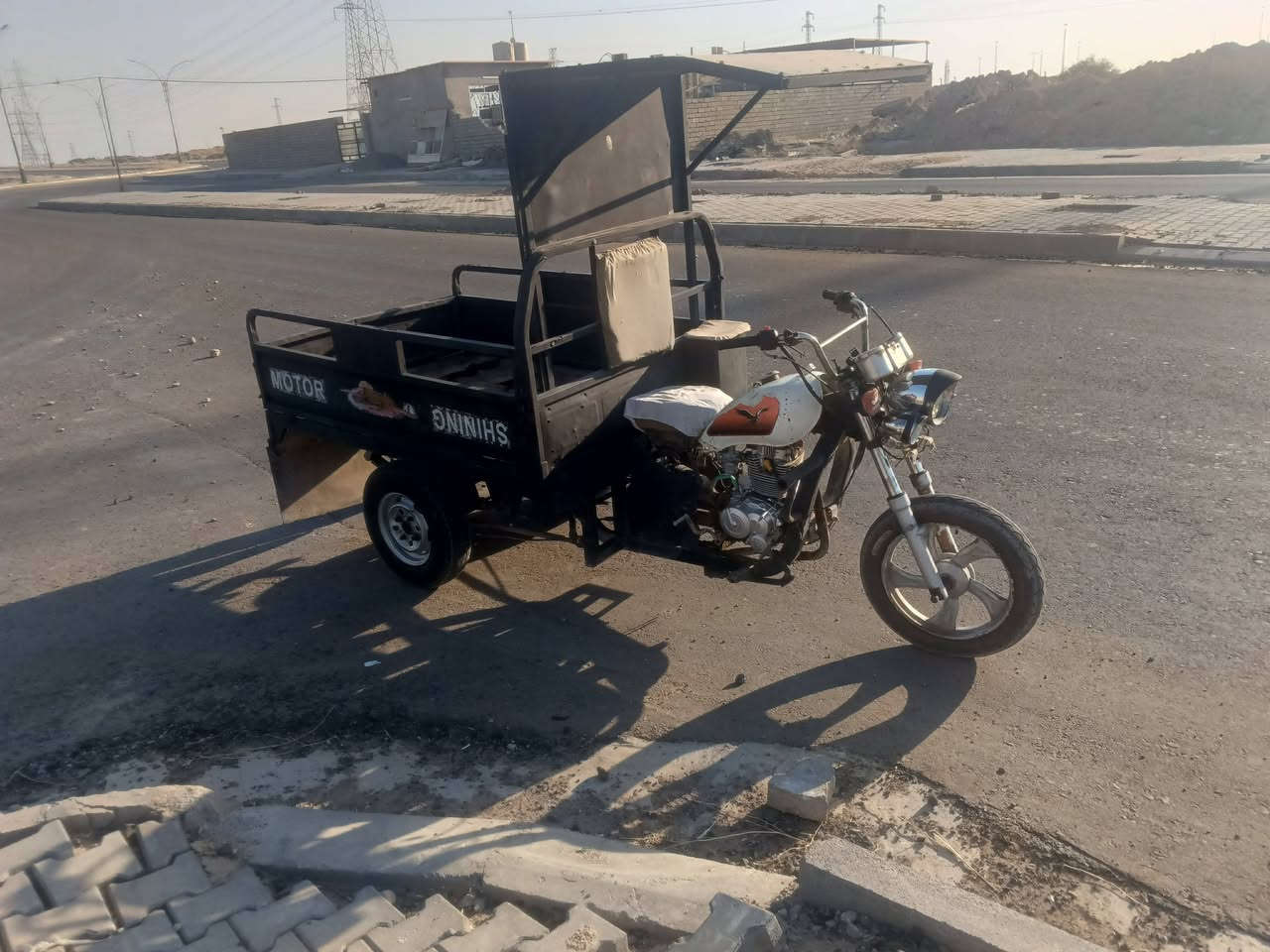 سلام عليكم شباب
ستوته البيع 

معمره جديد 

محرك 2021

السعر 650
المكان بيجي 
المو شراي لا يخابرني 

*********** الرقم
