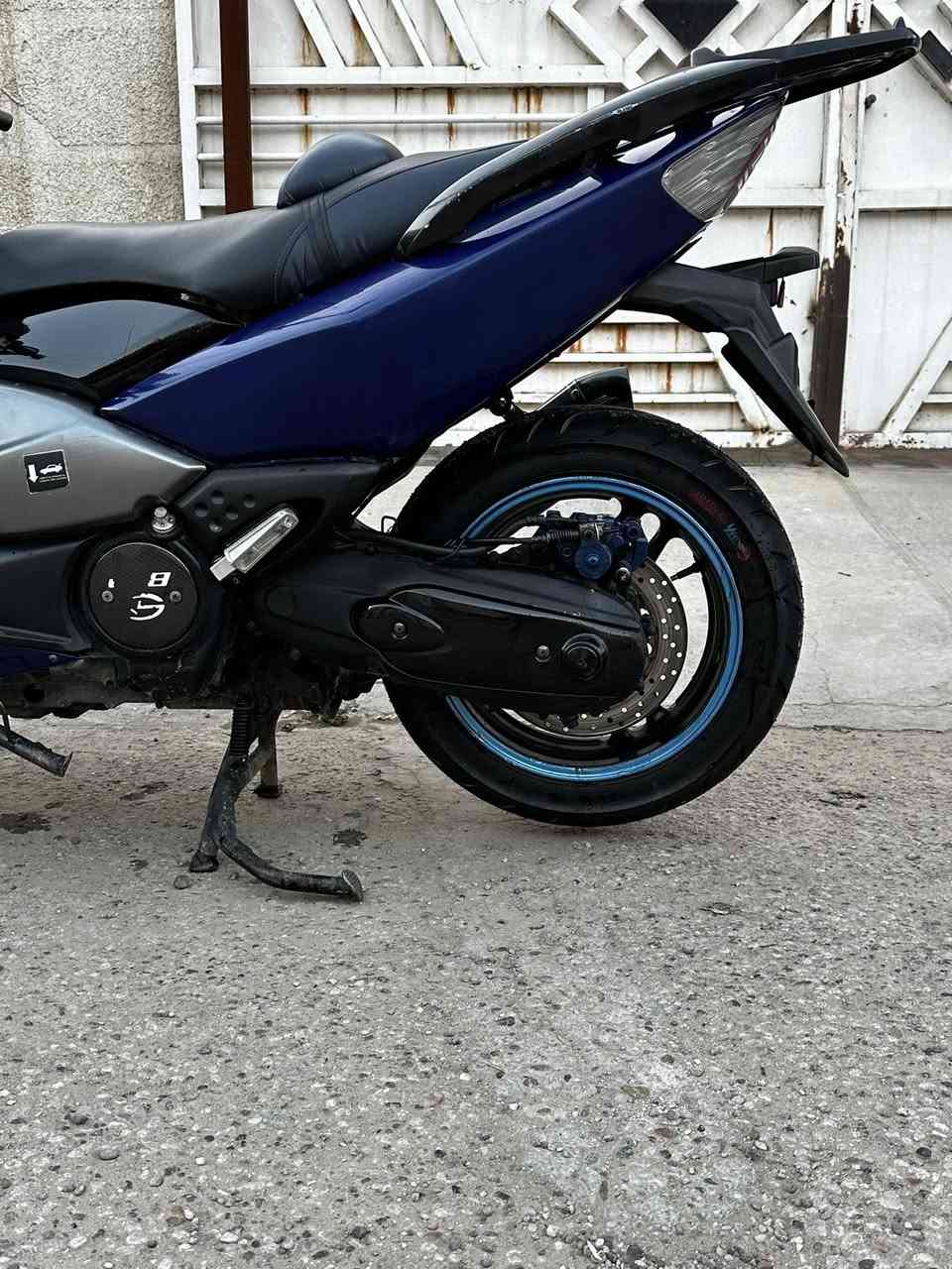 السلام عليكم تي ماكس 2011 كفاله عامه من الزلغ مكفوله المكينه من السبانه ممدوده للعلم الدراجة استخدام ب الشارع شي كلش قليل عليها كلجات مالوسي طيران معدلها شرط 190 واكثر وارد يابان 
صالنصه رياضي اكرابوفك اصليه مو تجاري 
اوراق كامله موجوده عندي الدراجة انطيك بيها كفاله من كلشي حرفياً وماناقصه ايشي ادامه عامه مسويلها الدراجة مكفوله من البرغي للبرغي 
السعر 35 وبيها مجال بسيط 
العنوان بغداد السيديه حي الاعلام 
للاستفسار ***********رصيد او واتساب
