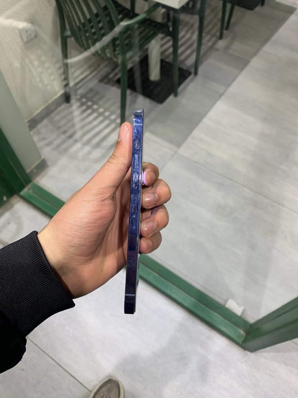 ايفون ١٣برو ماكس ذاكرة ٢٥٦ بطارية ٨٤ بي هذا الخط الجهاز جديد ويا كارتونه وملحقاته سعر ٥٥٠ رقم .***********
