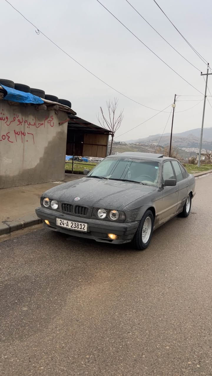 بيئم موديل 93فول به ناخومه فه حس و هه زه نو بي ليدران نيه به لام لو جواني عام سبوغ كراوه نرخ 95كه ميك معامله لوزانياري زياتر تيل بكه *********** دهوك, العراق
