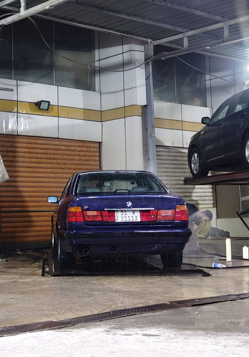 السلام عليكم بي ام 525 مسكر تك فانوس وكير عادي  
مكينة وكير جدد رقم بغداد انكليزي مميز تحويل ثاني  يوم سياره جاهزه وبيها نقوصات بسيطه  سعرها 45 ورقة وبيها  مجال  بسيط مكانها ناصرية مركز 
هاتف: ***********
