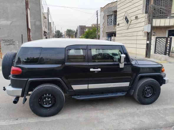 للبيع تويوتا اف جي موديل 2007لون اسود 
الرقم الجديد وهزه جديده وسنويه جديده لل 2030 ورقمها حلو ماشيه 244 الف كيلو مسويلها سيرفز كامل 
مواصفات
فور ويل
شاشه كاميرا
دوسات جانبيه حديد ثقيل f j
هوك خلفي
سبيزر تايرات
واريل خلفي إضافي
درع جوه المحرك 
السيبايه موجوده اني شايلها
الكهربائيات كلها شغاله
وارد امريكي حادث قطعه وحده باب الصندوق فقط مصبوغ وعالفحص سونار وين ميعجبك تفحصها 
سعر  ( 175 )  ورقه وبيها مجال 
مكاني بغداد / السيديه
*********** + واتسب بغداد
