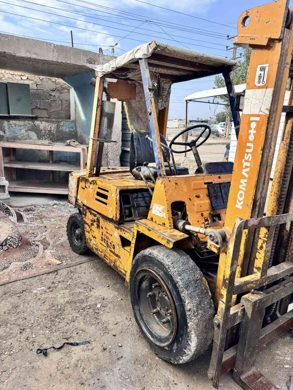 رافعه شوكيه 3طن كوماتسو جاهزه لعمل كير مكينه  جب ناصي مال حاويه بلادي مكاني بغداد الزعفرانية ***********
السعر 32ورقه
