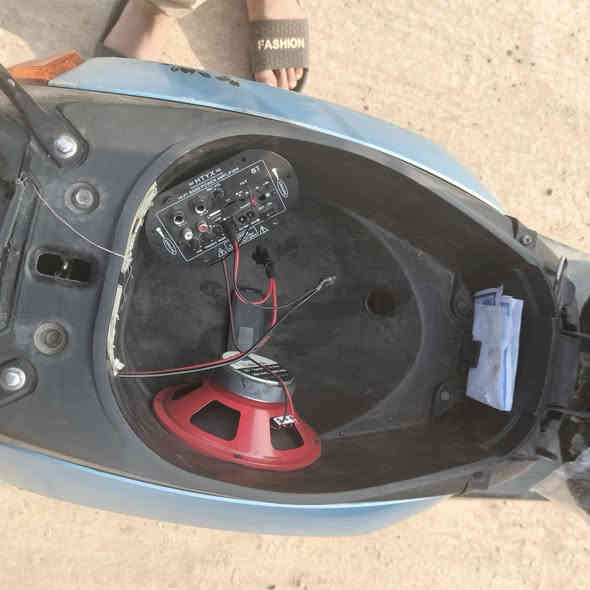 دراجه ماكس بوليس للبيع دراجه خير من الله نكره سلف دراجه كامله بدون نواقص  شغل واطلع لا نضوح لاتبخير بيها سعر الدراجه 700 وبيها مجال رقم الهاتف ***********
