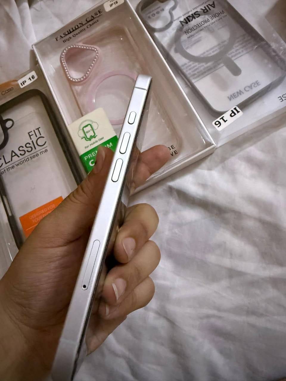 iPhone 16 256 g
iPhone 16
Storage 256
بطاريه 100%
135 شحنه
اول استخدام شهر 11 يعني لسه فضمان أبل
التليفون معاه 3 جرابات غاليين وعليه اسكرين
الفون جديد مفيهوش خدش واحد اكنو لسه خارج من الكرتونه


**إذا كنت صاحب هذا الإعلان وتريد حذفه لأي سبب، رجاءا أرسل رسالة إلى الدعم الفني**